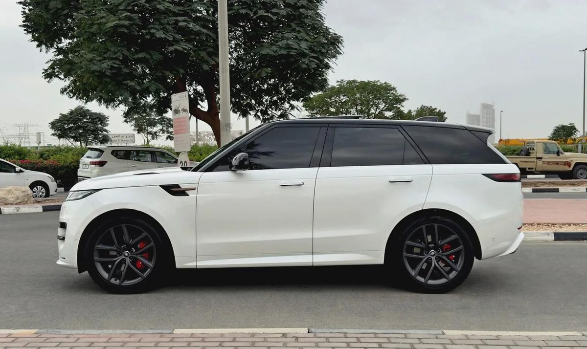2024 Range Rover Sport P400 HSE Dynamic, Dealer Warranty, GCC Specifications-3-3