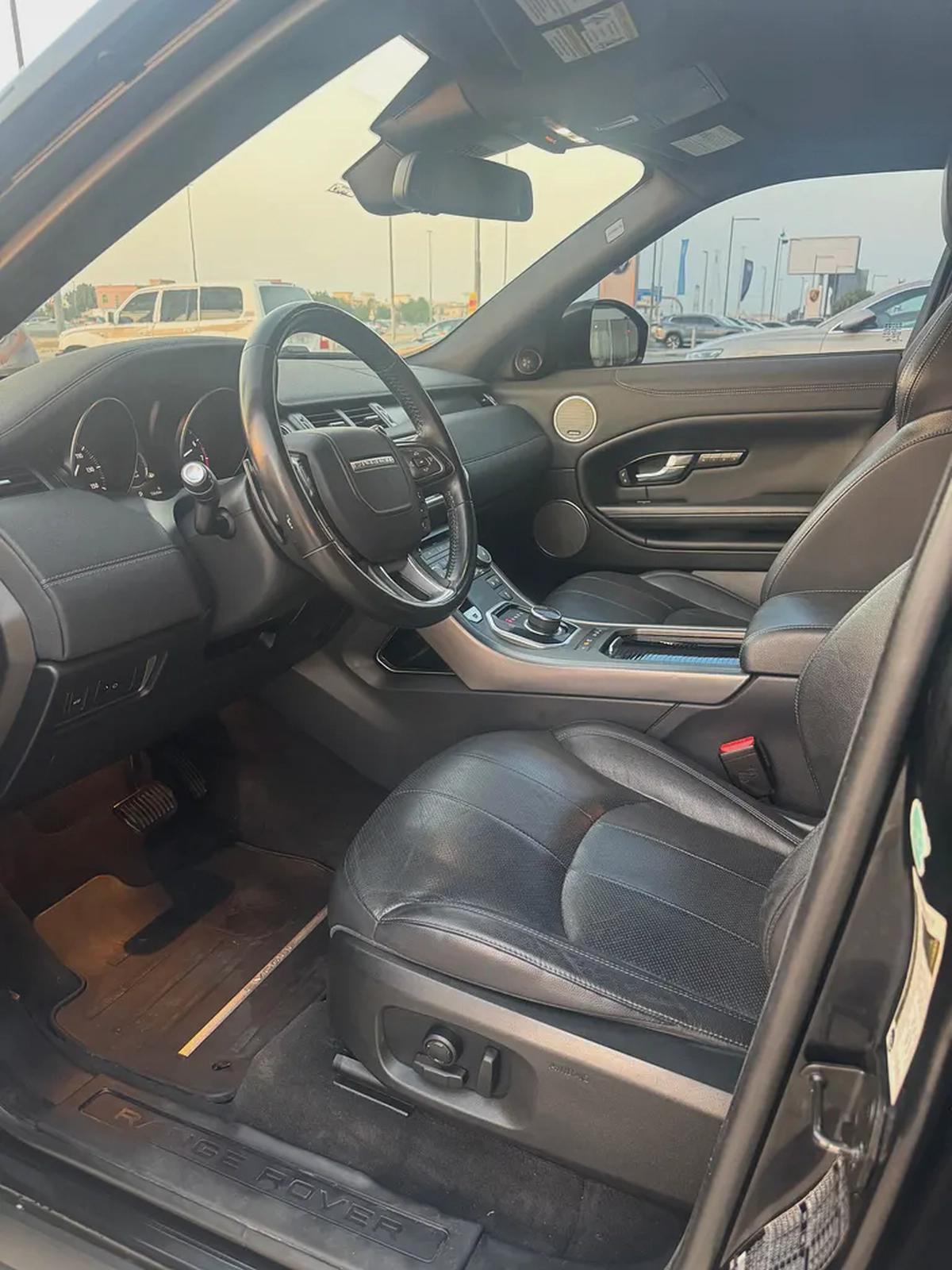 Range Rover evoque Canada spec accident free excellent condition-10-10