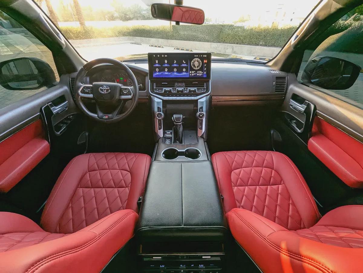 Toyota Land Cruiser GXR 2016 Facelifted 2026 With Interior and Exterior- GCC Specs - Well Maintained-2-2