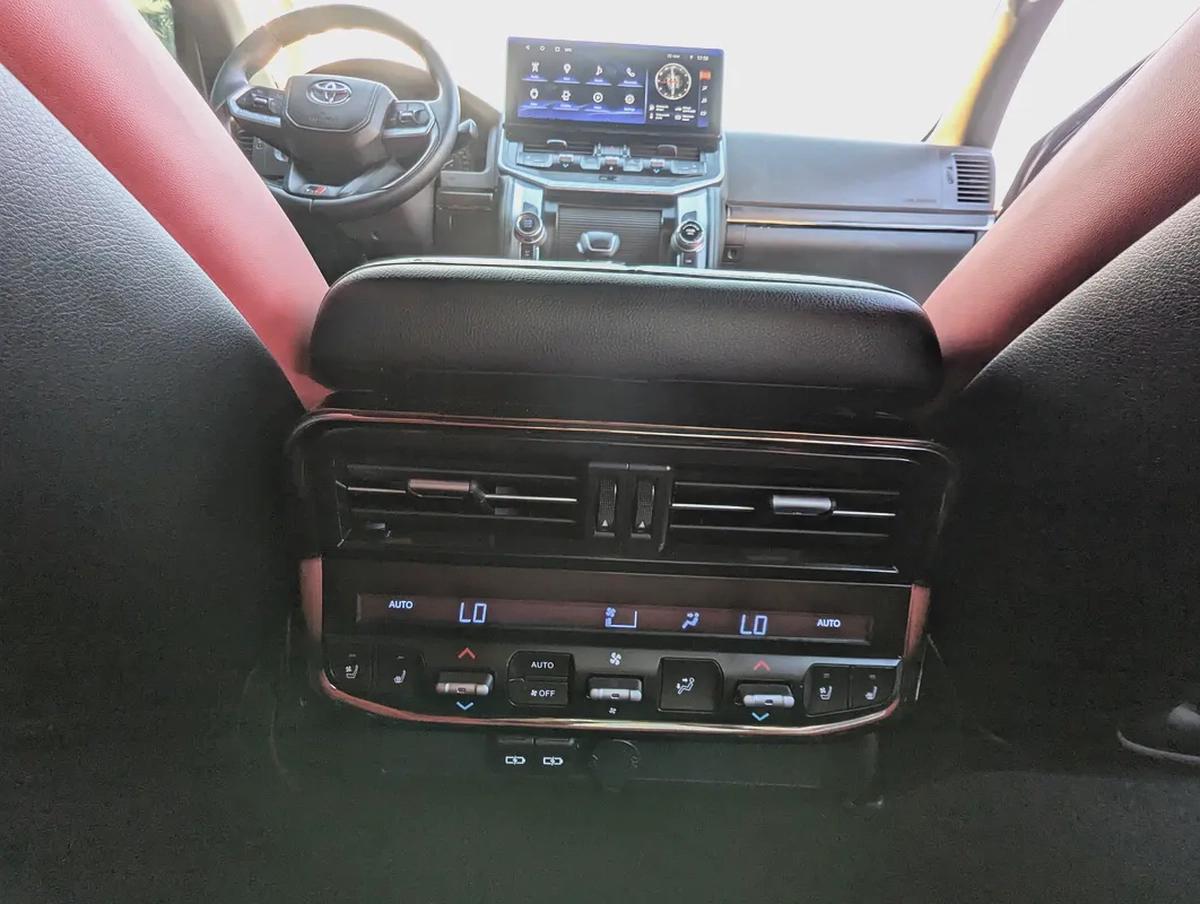 Toyota Land Cruiser GXR 2016 Facelifted 2026 With Interior and Exterior- GCC Specs - Well Maintained-9-9