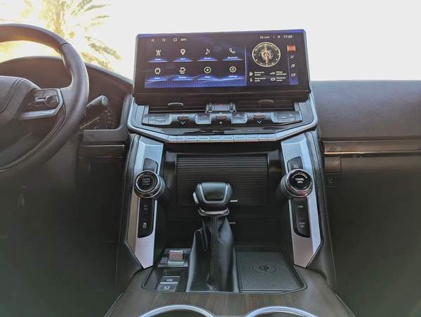 Toyota Land Cruiser GXR 2016 Facelifted 2026 With Interior and Exterior- GCC Specs - Well Maintained