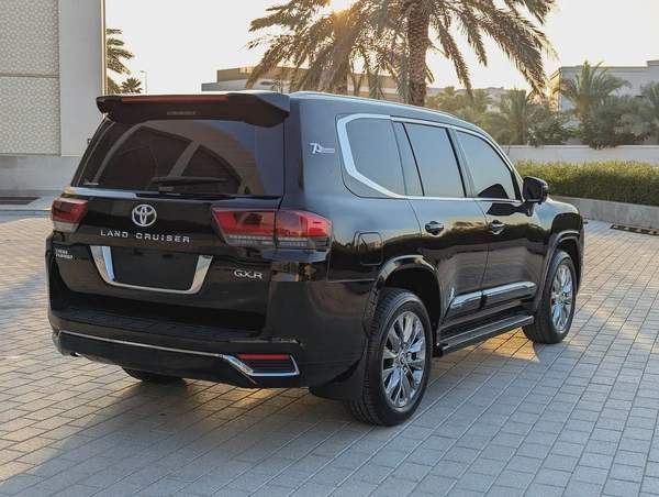 Toyota Land Cruiser GXR 2016 Facelifted 2026 With Interior and Exterior- GCC Specs - Well Maintained