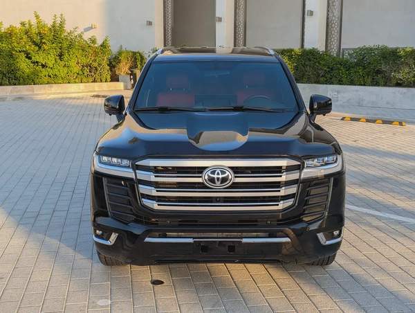 Toyota Land Cruiser GXR 2016 Facelifted 2026 With Interior and Exterior- GCC Specs - Well Maintained