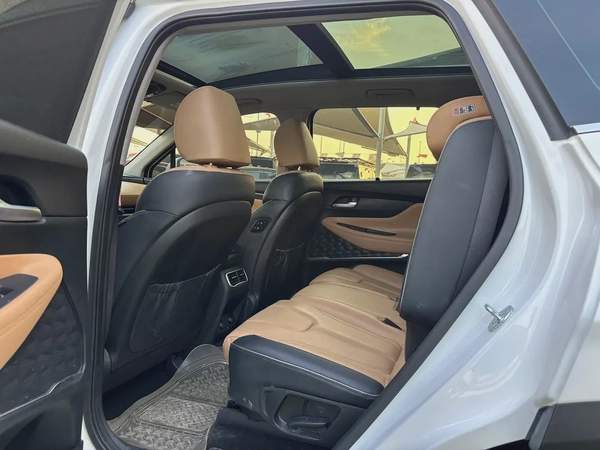 HYUNDAI SANTA FE —1600CGCC—FREE ACCIDENT—ORIGINAL PAINT—LOW MILAGE— FULL OPTIONS—EXCELLENT CONDITION