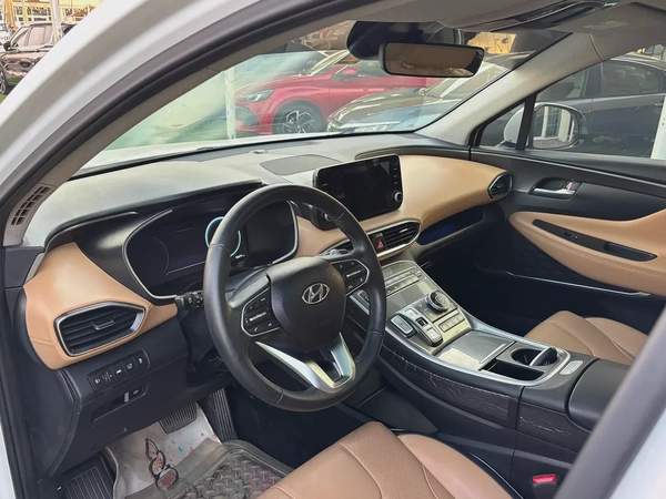 HYUNDAI SANTA FE —1600CGCC—FREE ACCIDENT—ORIGINAL PAINT—LOW MILAGE— FULL OPTIONS—EXCELLENT CONDITION