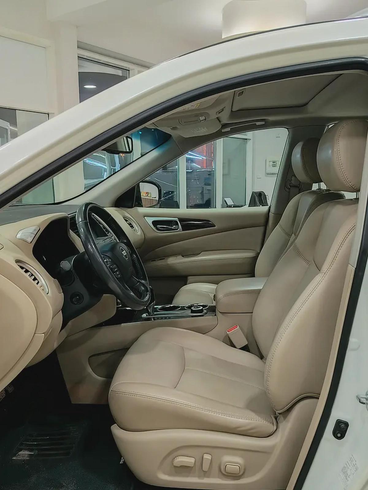 Nissan pathfinder SV 2017-5-5