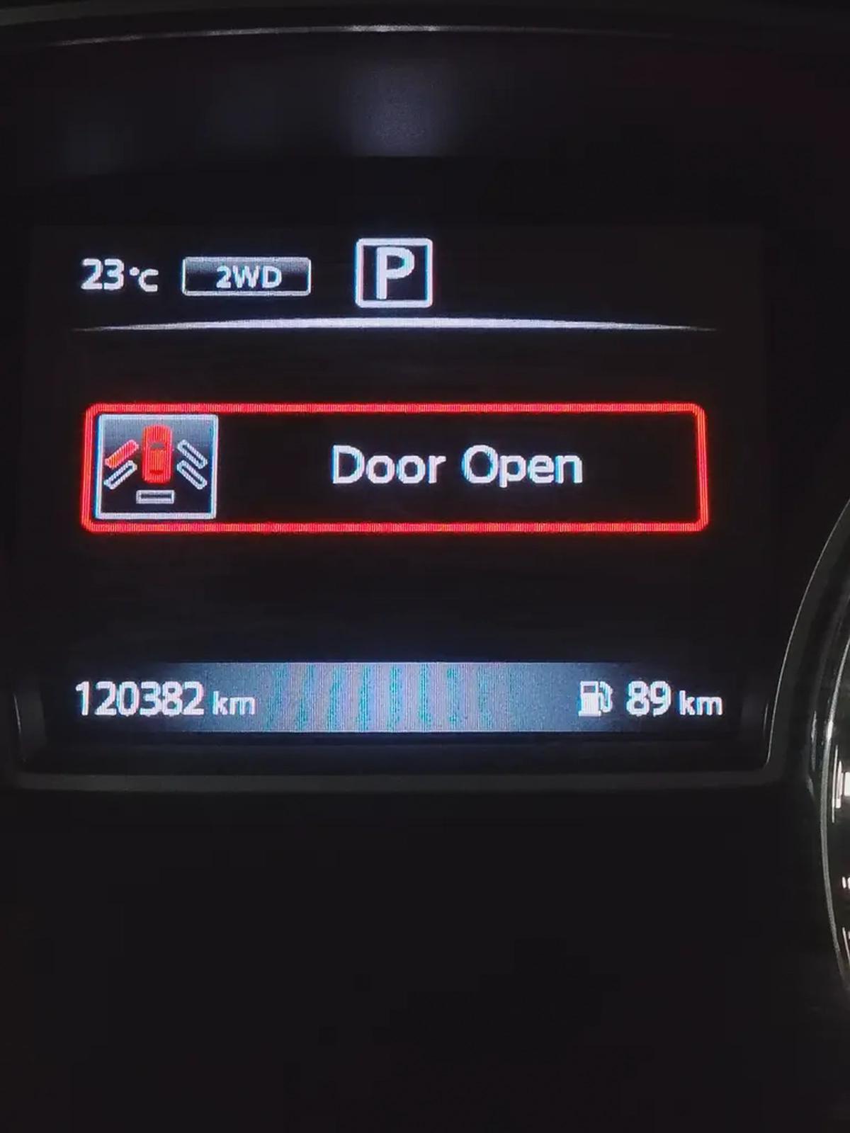 Nissan pathfinder SV 2017-10-10