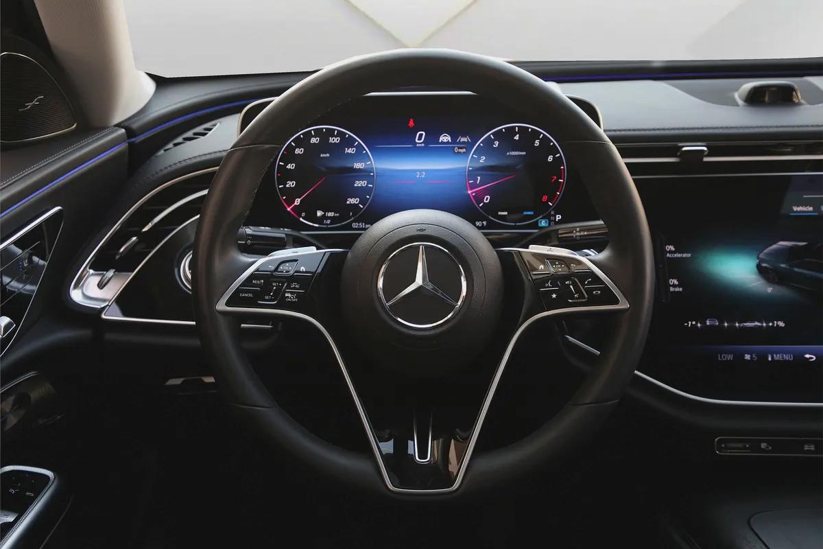 MERCEDES BENZ E 350 4MATIC - 2024 - FULLY LOADED - AMAZING CONDITION-9-9