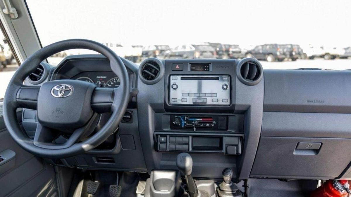 Toyota Land Cruiser Pick Up Toyota Land Cruiser Pick-up LC 79 SC 4.2L Diesel MT MY2025-11-11