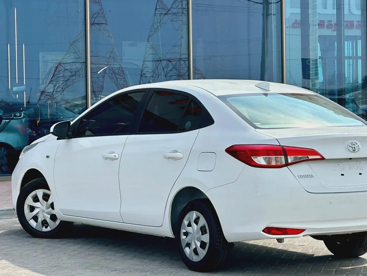 TOYOTA YARIS 2022 1.5L GCC (580/-MONTHLY)-15-15