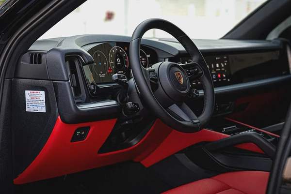 2024 | Porsche Cayenne | Low Mileage | One Year Warranty | Standard |