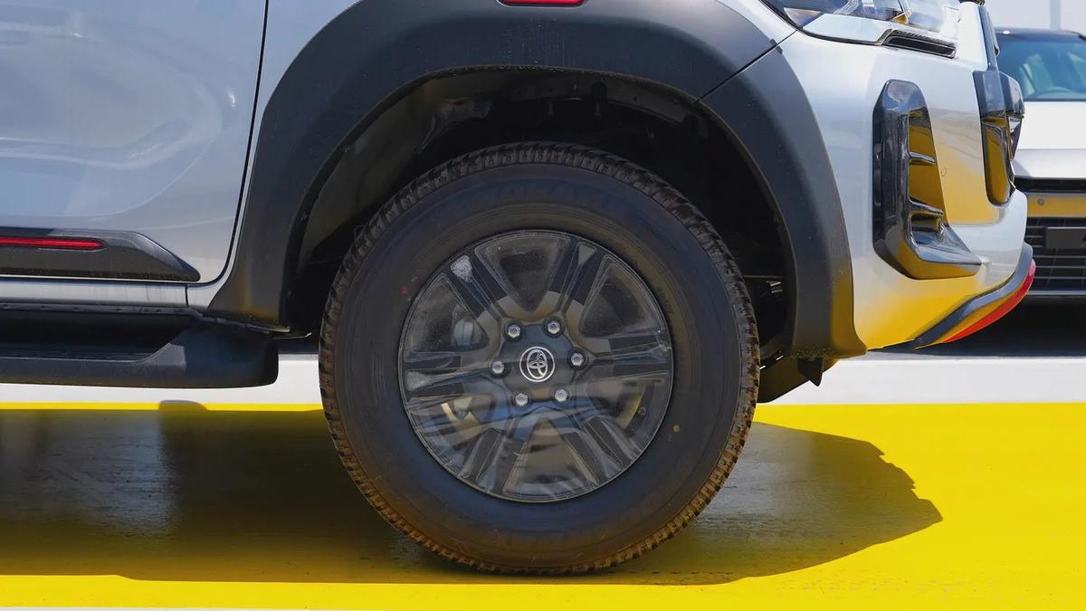 2026 Toyota Hilux SR5 - GCC Specs - Brand New!-4-4