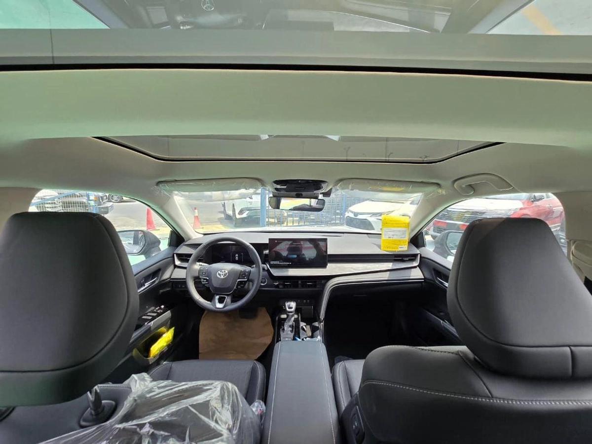 Toyota Camry GLE 2.5L Hybrid-3-3