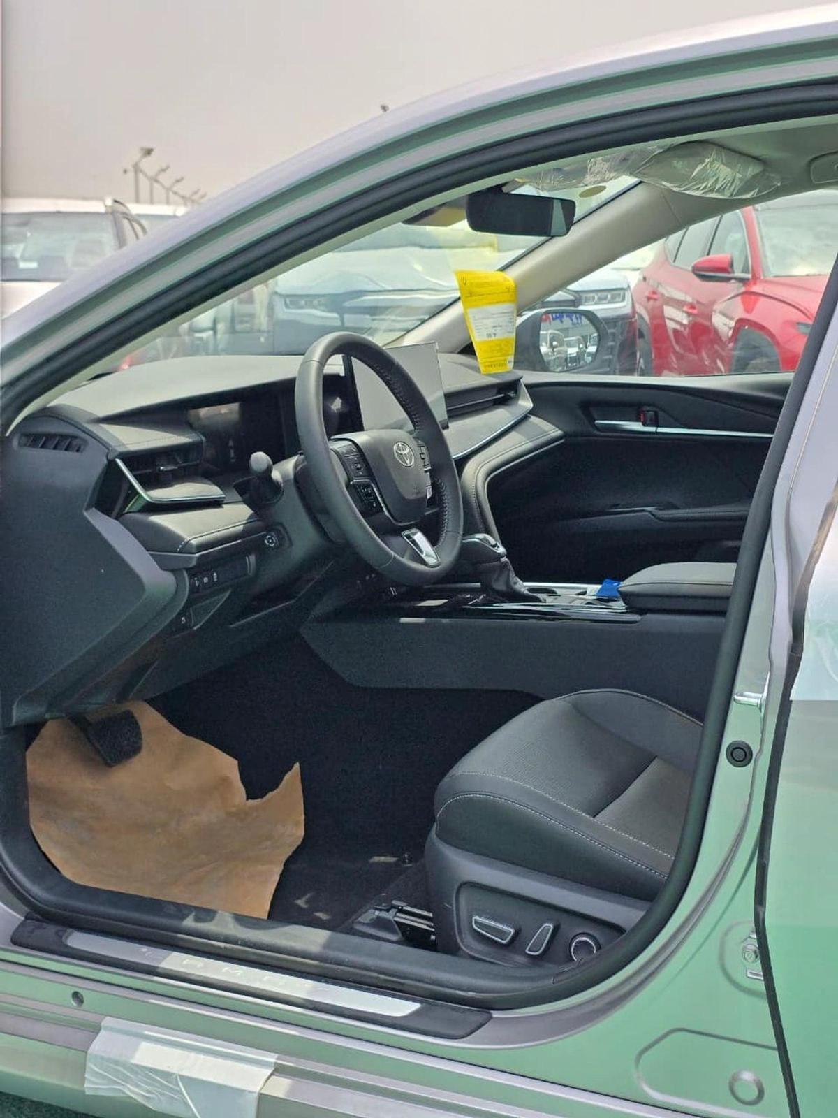 Toyota Camry GLE 2.5L Hybrid-4-4