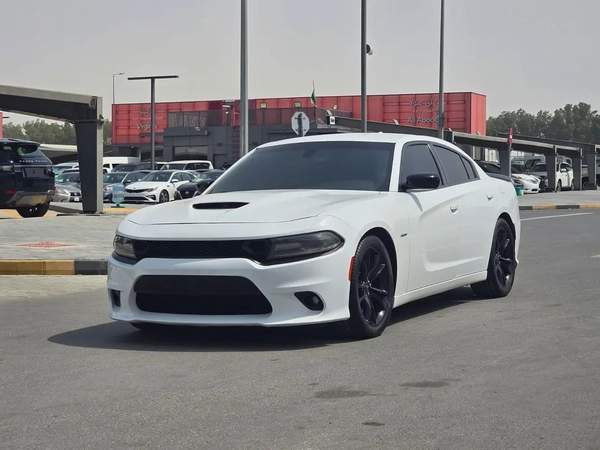 دودج تشارجر 2017 مواصفات امريكية هيمي 5.7 بحالة جيدة