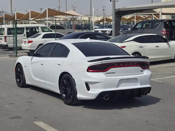 دودج تشارجر 2017 مواصفات امريكية هيمي 5.7 بحالة جيدة