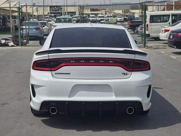 دودج تشارجر 2017 مواصفات امريكية هيمي 5.7 بحالة جيدة