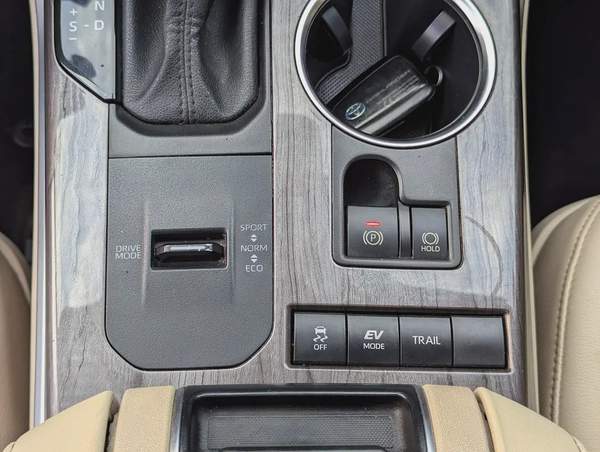 Toyota Highlander VXR Hybrid 2021 - GCC Specs - Pristine Condition