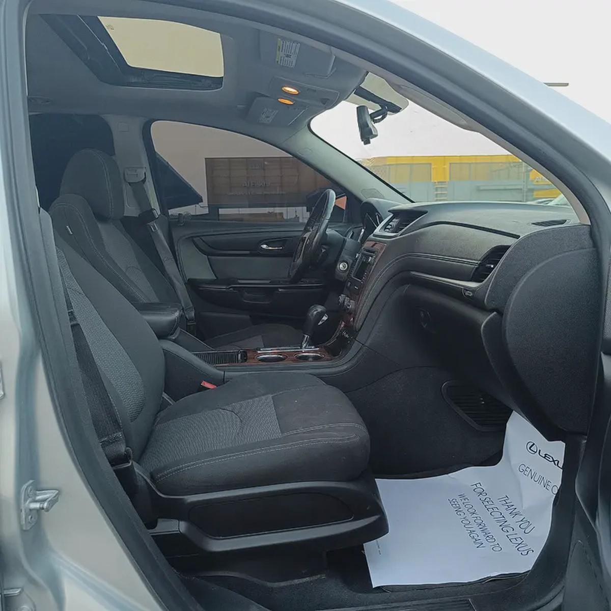 Chevrolet Traverse LT 2014 - American Specs - Well Maintained-7-7