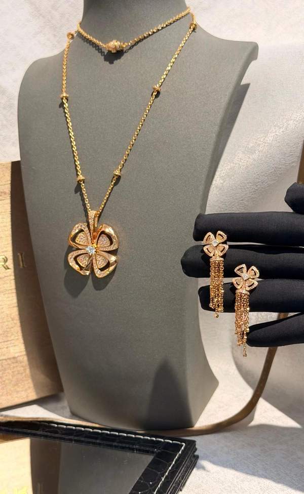Bvlgari Fiorever Diamond Gold Necklace and Dangle Earrings Set