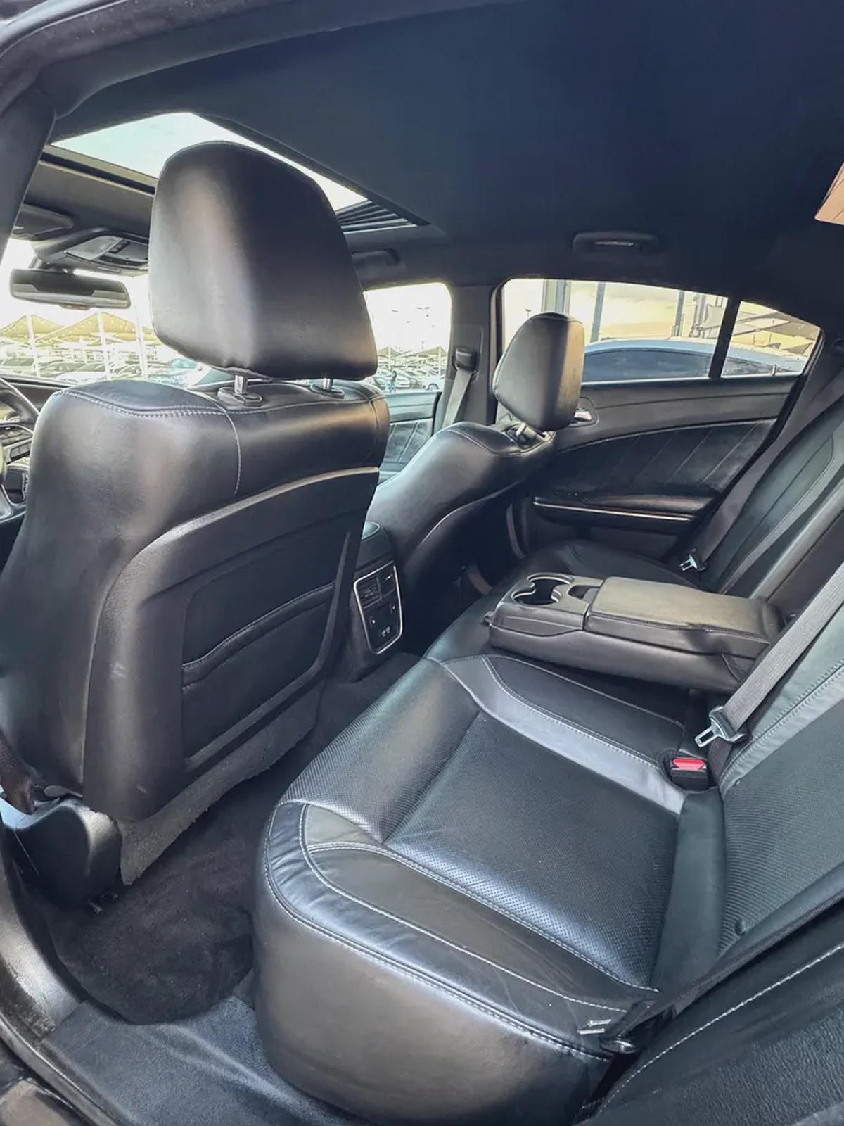 دودچ تشارچر SXT PLUS V6 3.6L موديل 2019 وارد فل اوبشن كلين تايتل-14-14