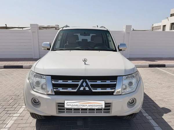 Mitsubishi Pajero GLS V6 3.8 Full Options 7 Seater 2014 Model GCC Specs With Partial Service History