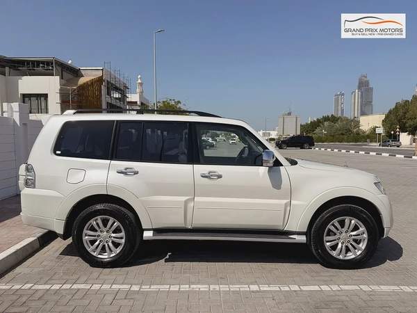 Mitsubishi Pajero GLS V6 3.8 Full Options 7 Seater 2014 Model GCC Specs With Partial Service History