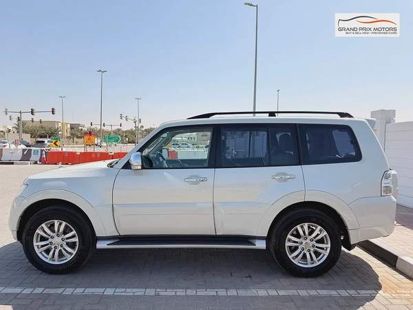Mitsubishi Pajero GLS V6 3.8 Full Options 7 Seater 2014 Model GCC Specs With Partial Service History