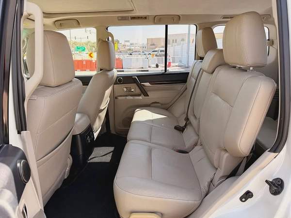 Mitsubishi Pajero GLS V6 3.8 Full Options 7 Seater 2014 Model GCC Specs With Partial Service History
