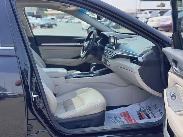 Nissan Altima SL 2019, American Specs - Excellent Condition