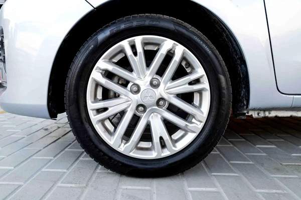 Mitsubishi Attrage GLX