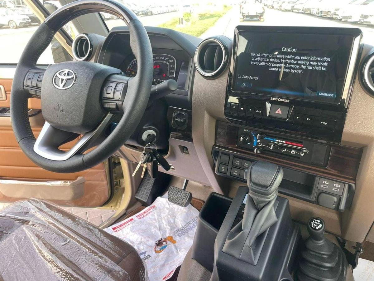 Toyota Land Cruiser 70-2-2