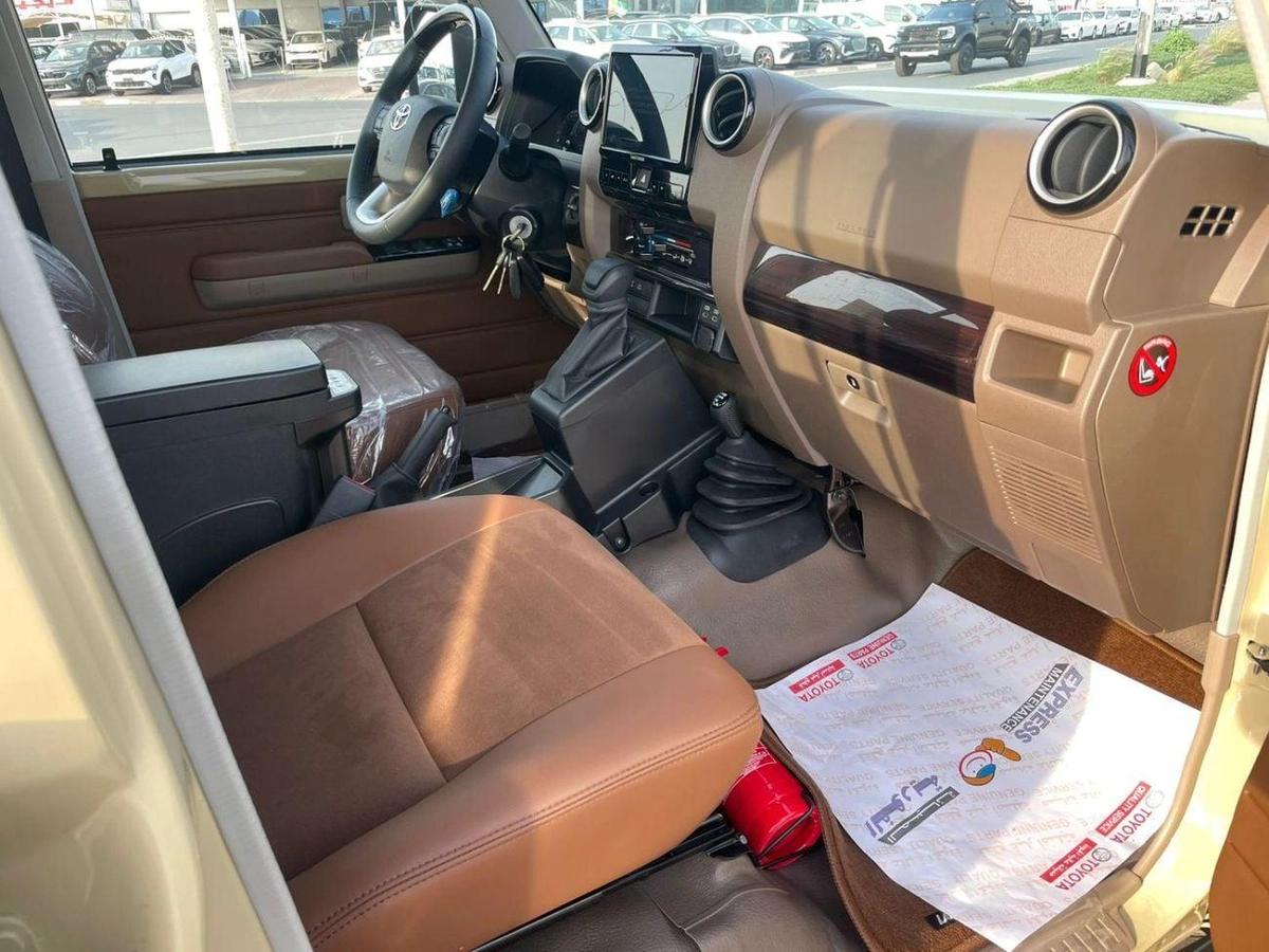 Toyota Land Cruiser 70-7-7
