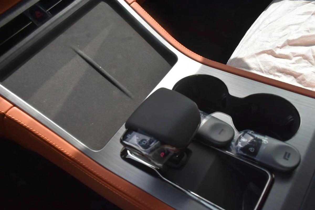 ROX 01 SEVEN SEATS PHEV 2025 | WHITE-16-16