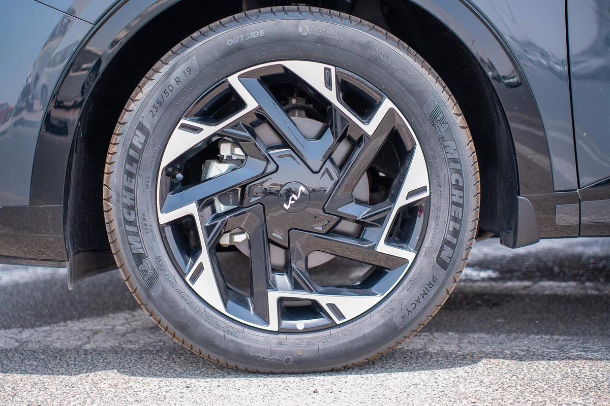 KIA SPORTAGE 1.6 L GT LINE DIESEL MODEL 2025-24-24