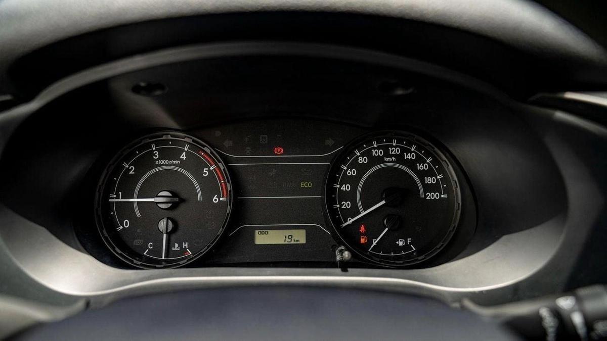 Toyota Hilux HILUX 2.4L MT P.WINDO DIESEL 2026-14-14