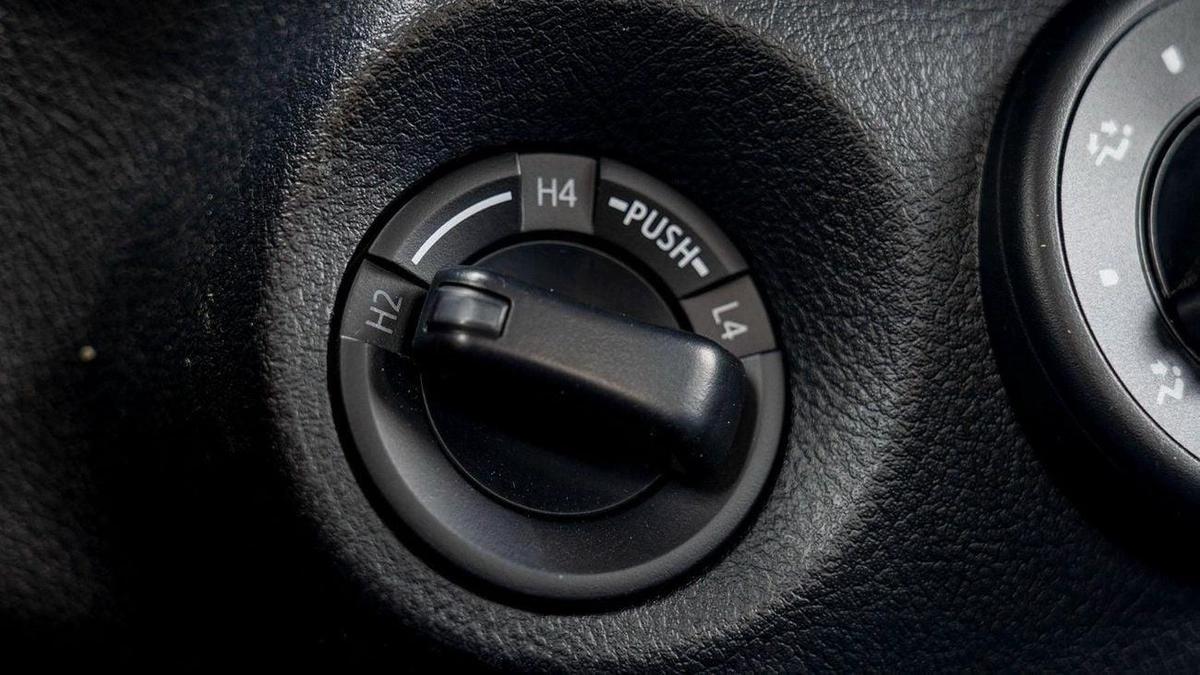 Toyota Hilux HILUX 2.4L MT P.WINDO DIESEL 2026-15-15