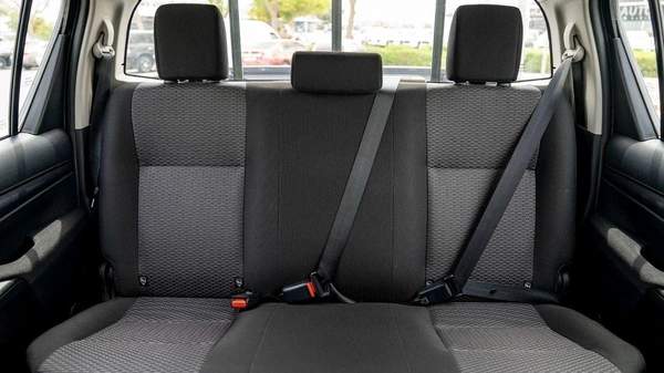 Toyota Hilux HILUX 2.4L MT P.WINDO DIESEL 2026