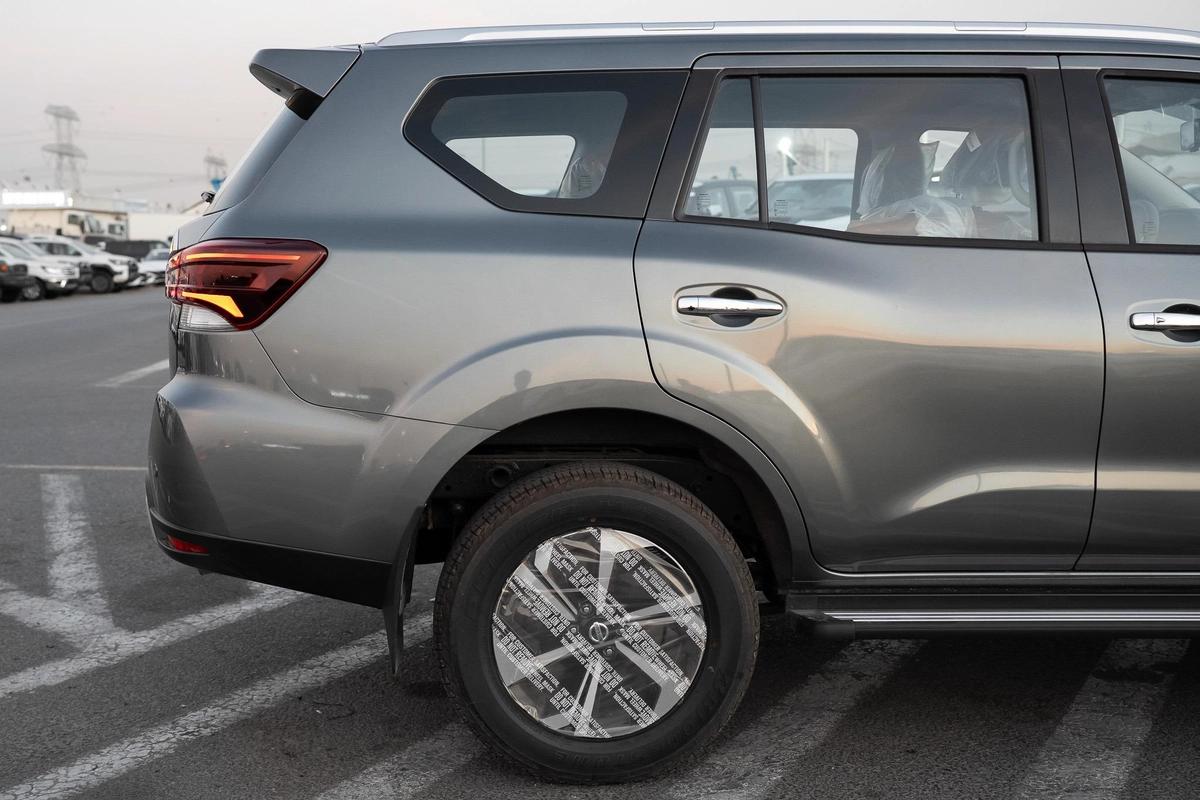 Nissan Xterra Platinum-6-6