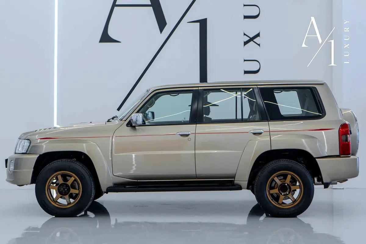 2009 Nissan Petrol Super Safari VTC V6, Fully Modified, Very Clean, Low Kms, GCC Specs-5-5