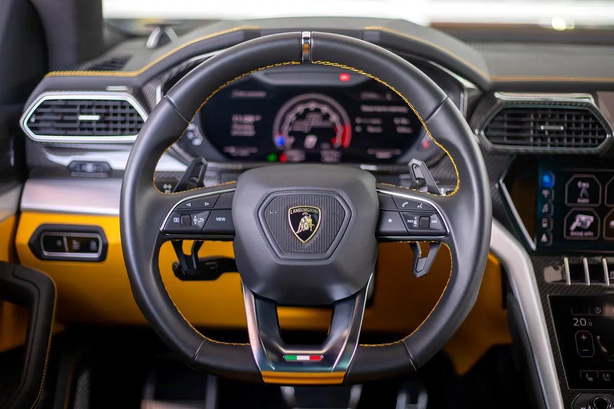 Lamborghini Urus | 2021 | 13,500Km | Under warranty-14-14