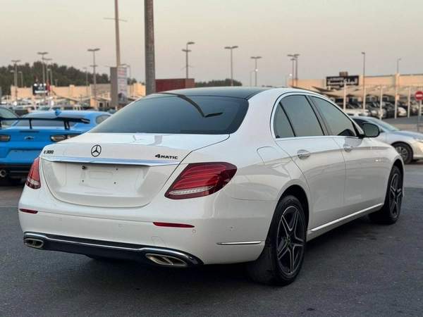 Mercedes-Benz E300 Premium 2.0L