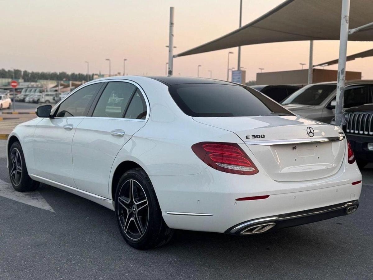 Mercedes-Benz E300 Premium 2.0L-4-4