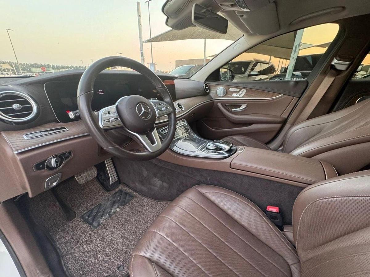 Mercedes-Benz E300 Premium 2.0L-5-5