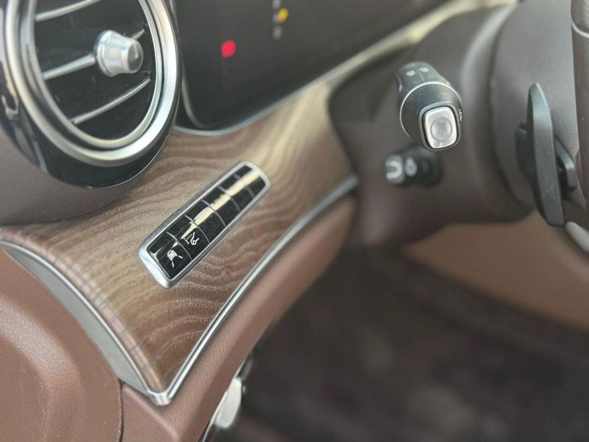 Mercedes-Benz E300 Premium 2.0L-7-7