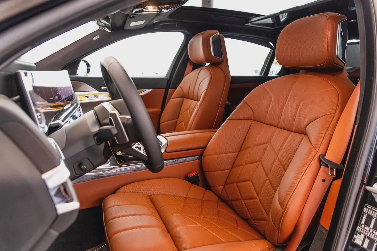 BMW 740i M Sport Individual – 2026 | GCC | Only 2,141 KM | AED 449,000-10-10