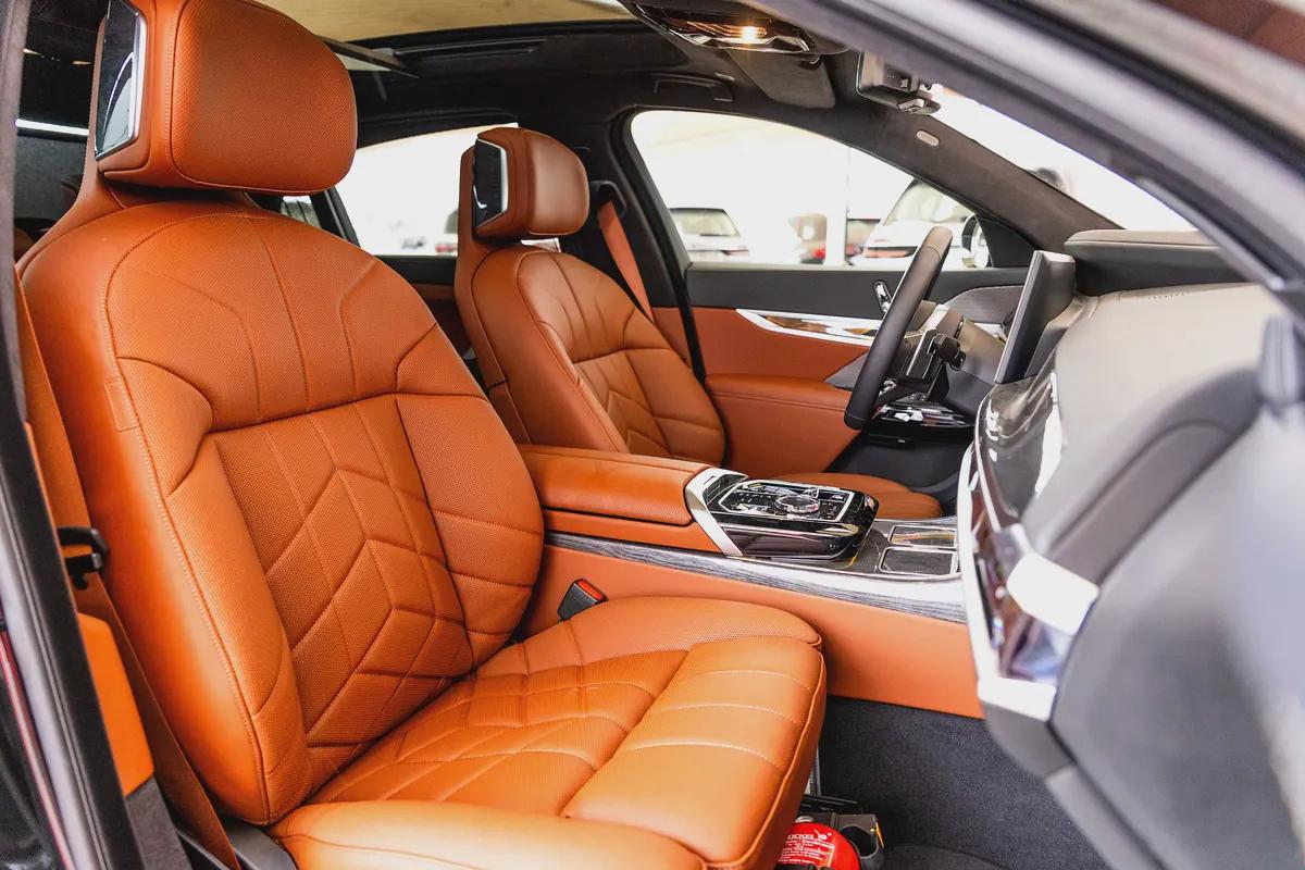 BMW 740i M Sport Individual – 2026 | GCC | Only 2,141 KM | AED 449,000-11-11