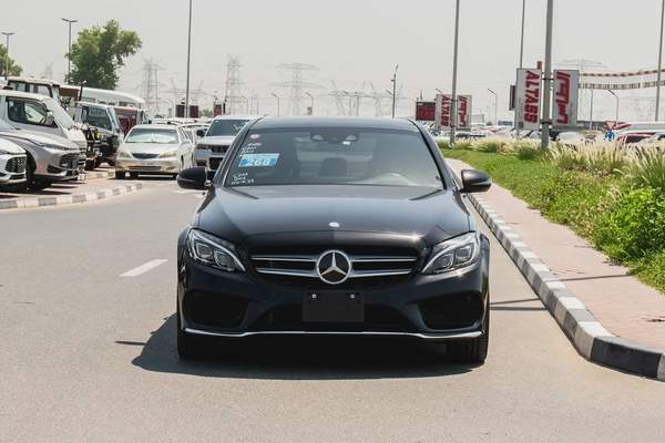 2016 - BENZ C200- SUPER CLEAN - LIKE NEW - ONLY 33,000 KM