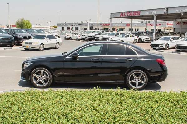 2016 - BENZ C200- SUPER CLEAN - LIKE NEW - ONLY 33,000 KM