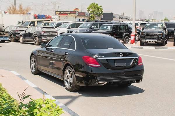 2016 - BENZ C200- SUPER CLEAN - LIKE NEW - ONLY 33,000 KM